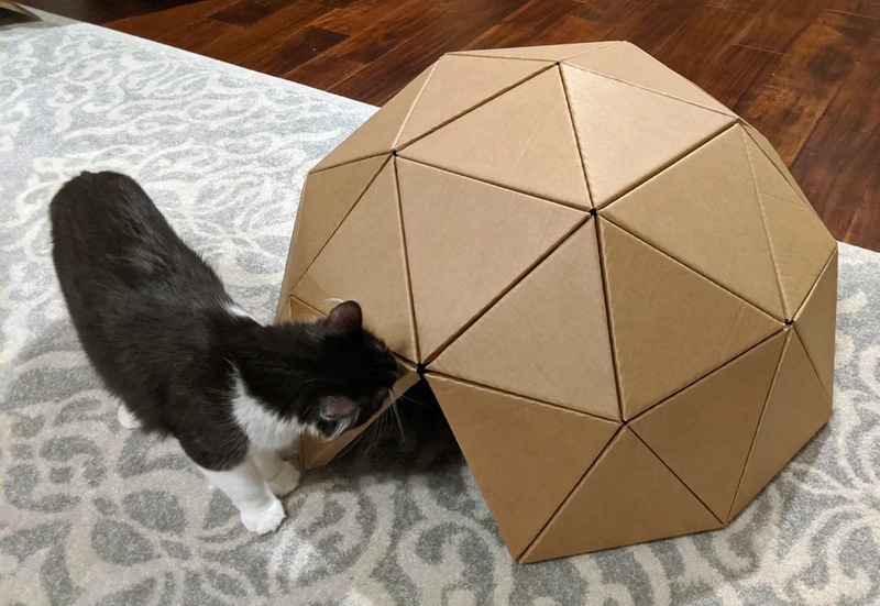 DIY kartonový domeček pro kočky