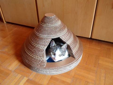 DIY Kuželový kočičí dům