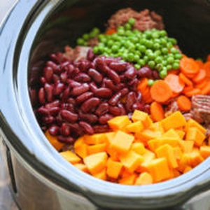 Krmivo pro psy Crockpot z hovězího masa a fazolí