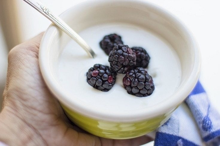Jogurt v zelené misce