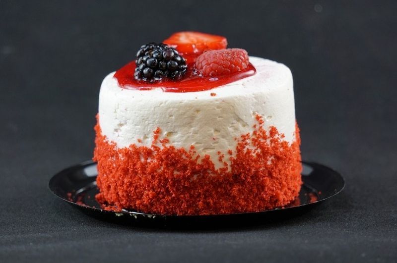 torta con frutti di bosco