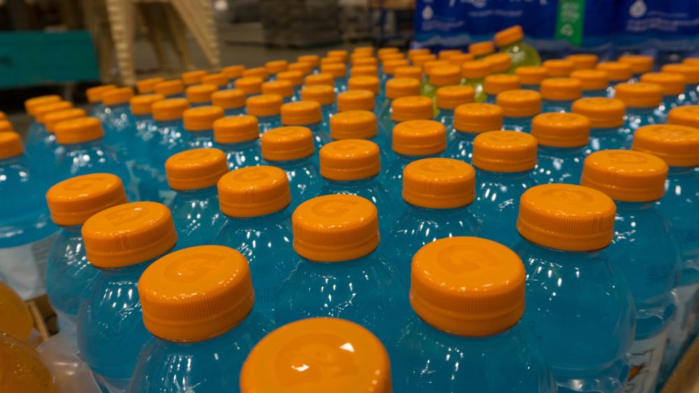 modré lahve a víčka Gatorade